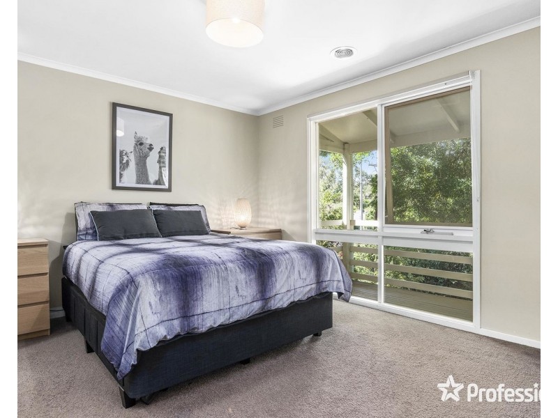 4 Farrar Way, Wandin North VIC 3139