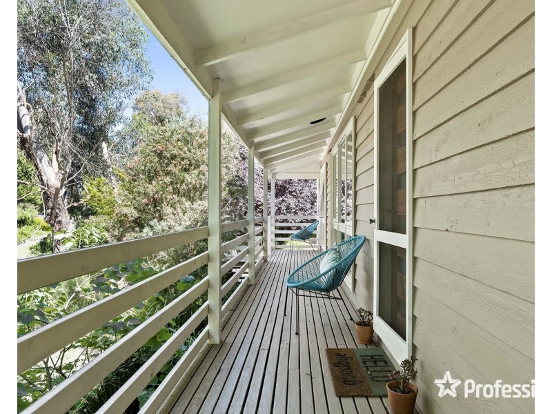 4 Farrar Way, Wandin North VIC 3139
