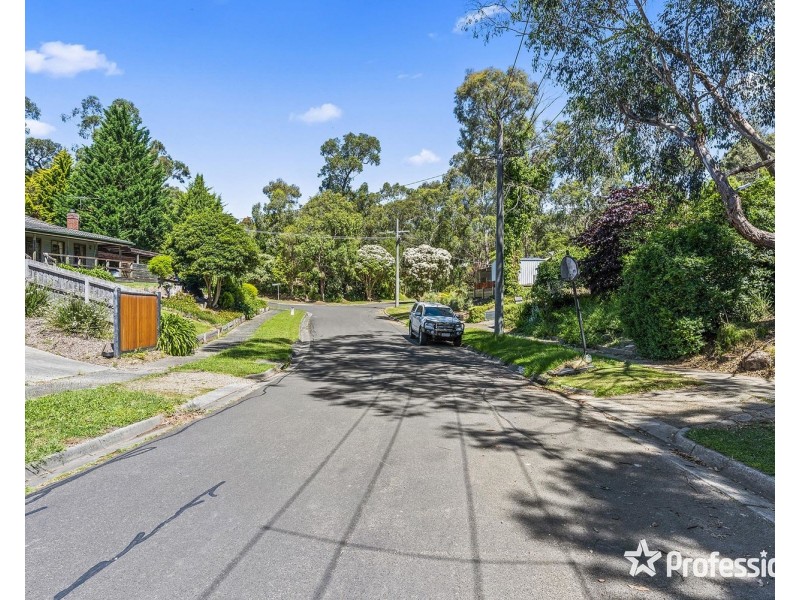 4 Farrar Way, Wandin North VIC 3139