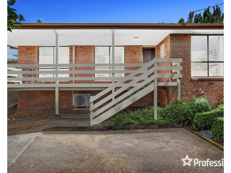 17 Penola Drive, Seville VIC 3139