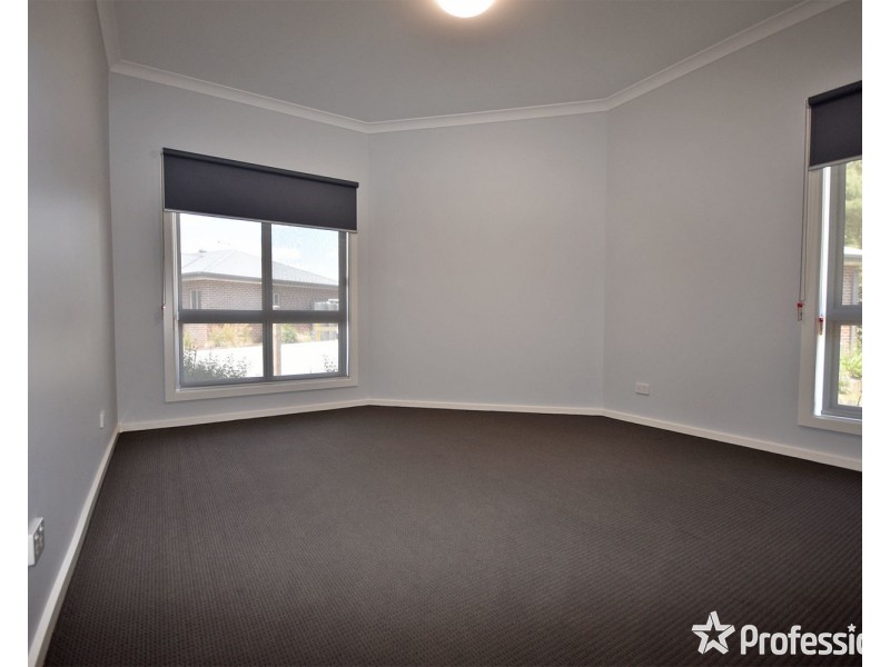 5 Reska Place, Mooroolbark VIC 3138