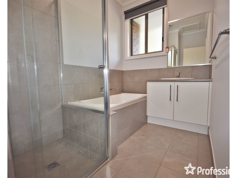 5 Reska Place, Mooroolbark VIC 3138