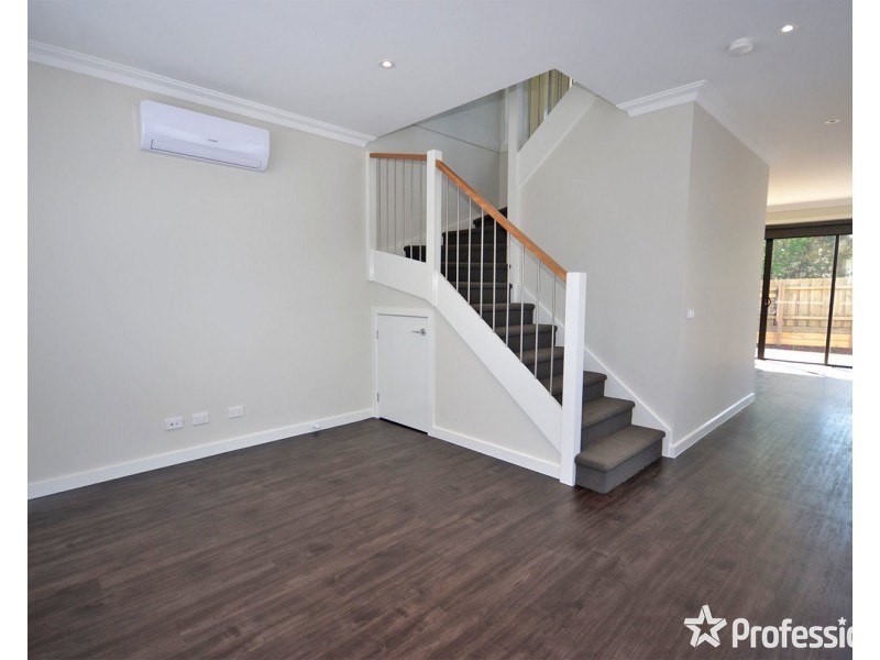 23 Manchester Road, Mooroolbark VIC 3138