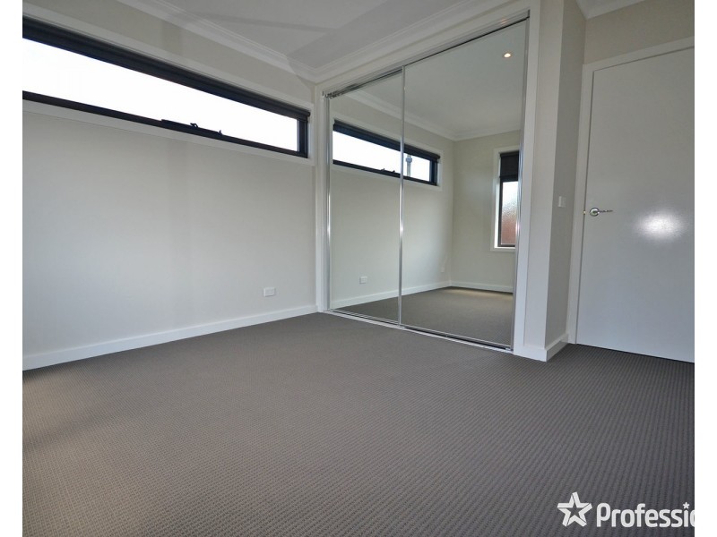 23 Manchester Road, Mooroolbark VIC 3138