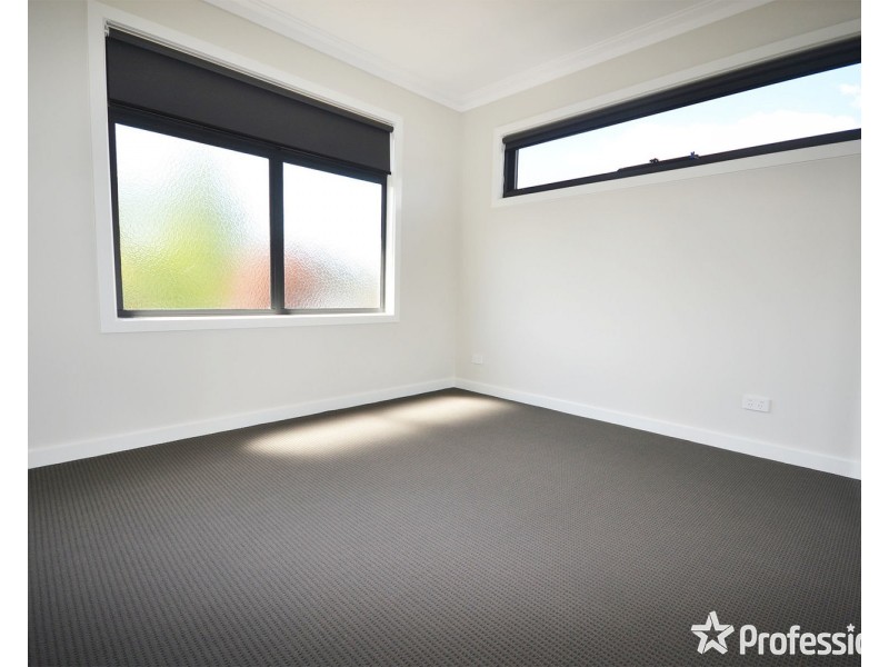 23 Manchester Road, Mooroolbark VIC 3138