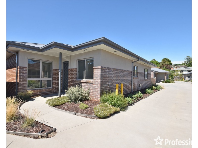 2 Reska Place, Mooroolbark VIC 3138