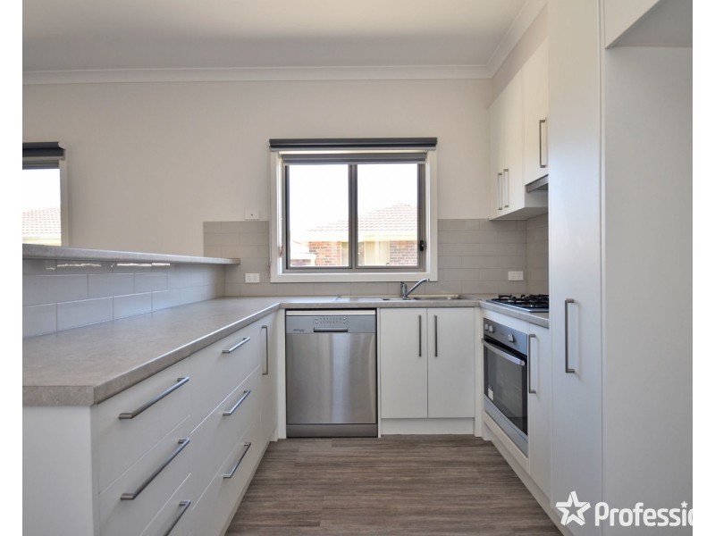 2 Reska Place, Mooroolbark VIC 3138