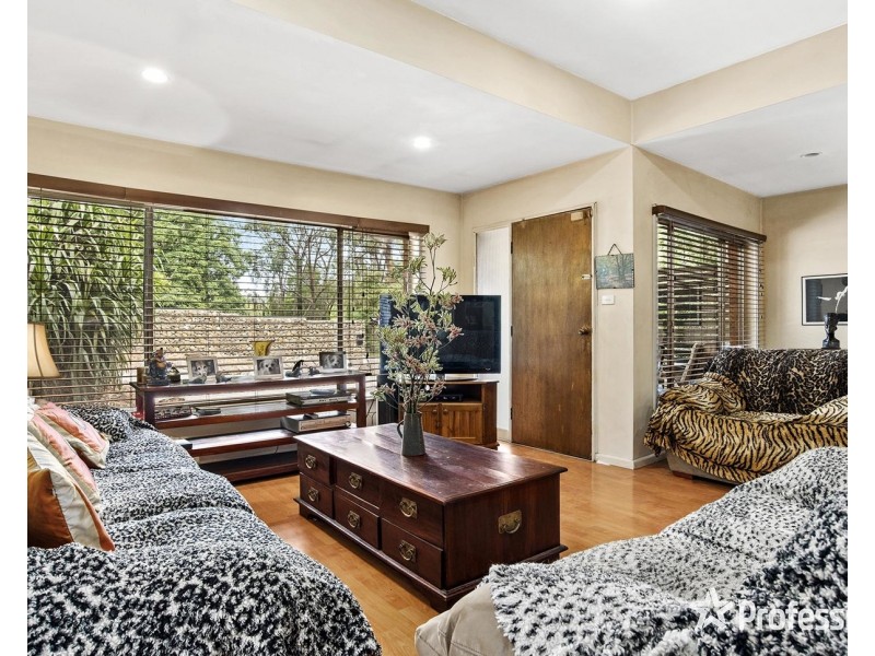 80 & 80a York Road, Mount Evelyn VIC 3796