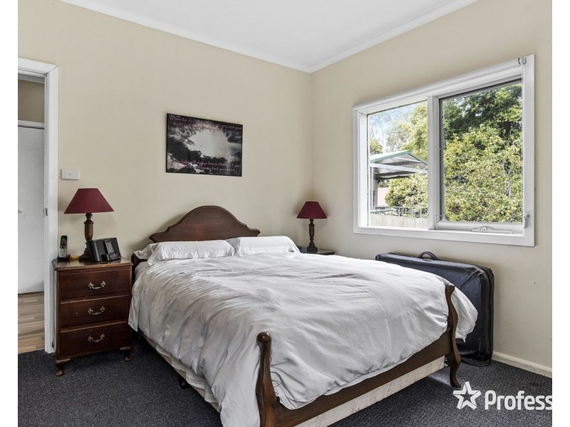 80 & 80a York Road, Mount Evelyn VIC 3796