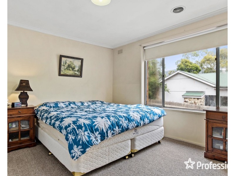 80 & 80a York Road, Mount Evelyn VIC 3796