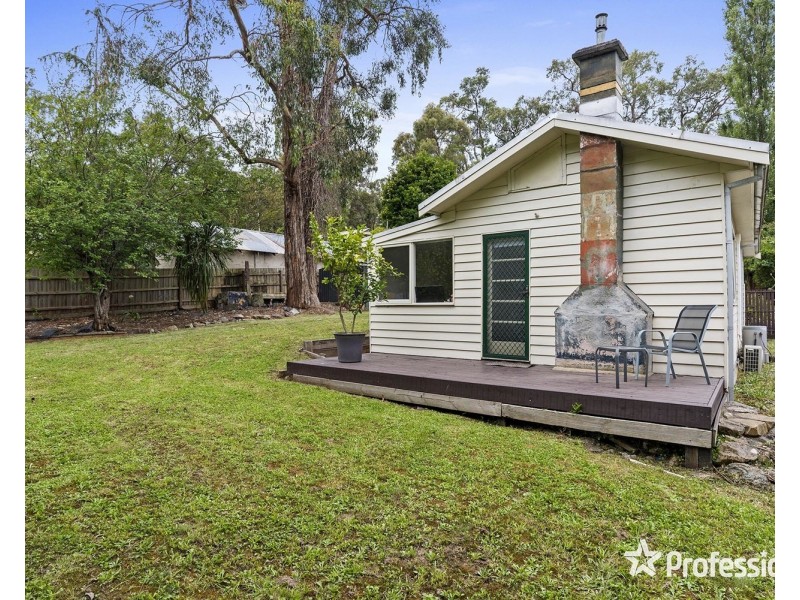 80 & 80a York Road, Mount Evelyn VIC 3796