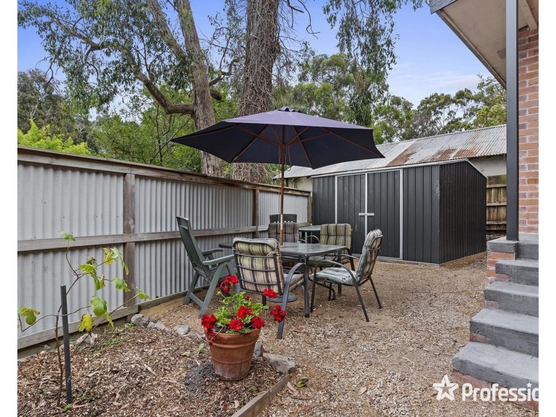 80 & 80a York Road, Mount Evelyn VIC 3796