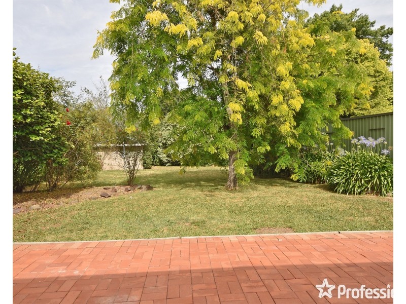 6 Summit Court, Mooroolbark VIC 3138