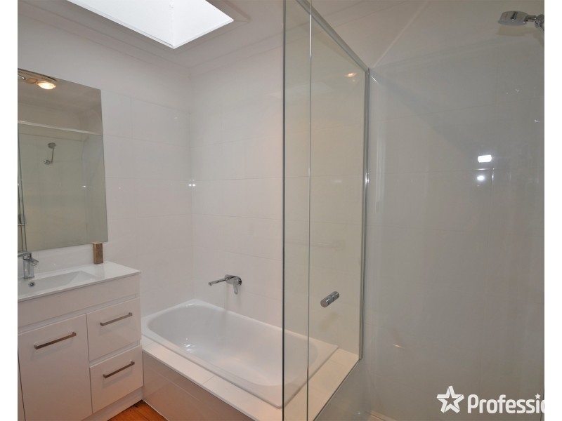 43 Croydondale Drive, Mooroolbark VIC 3138