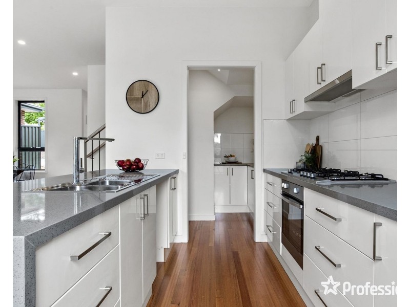 2/1 McIlraith Court, Croydon VIC 3136