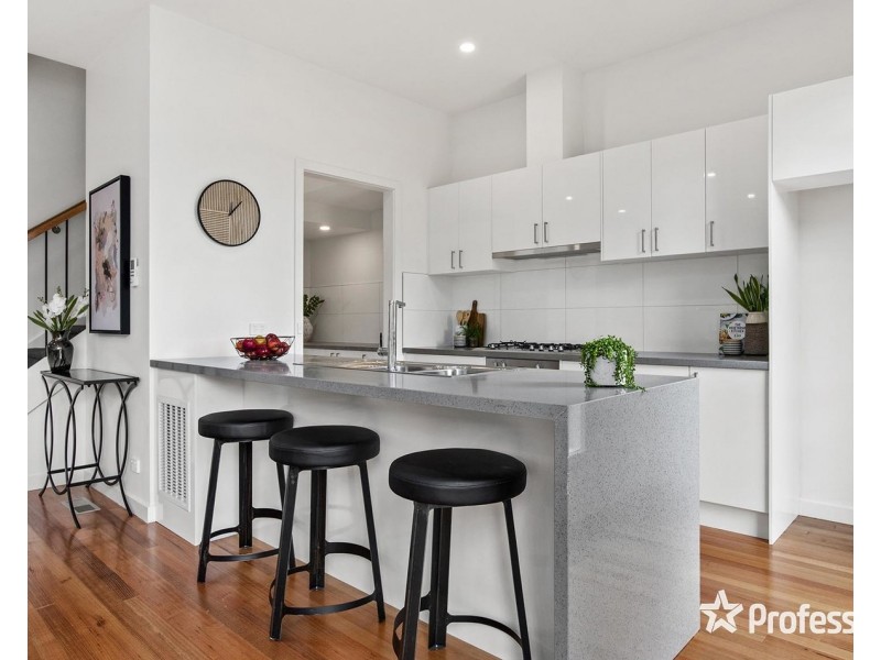 2/1 McIlraith Court, Croydon VIC 3136