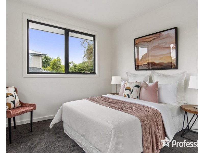 2/1 McIlraith Court, Croydon VIC 3136