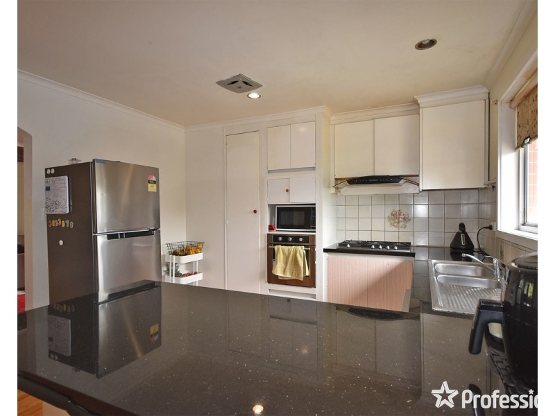 37 Blackburn Road, Mooroolbark VIC 3138