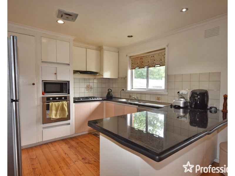 37 Blackburn Road, Mooroolbark VIC 3138