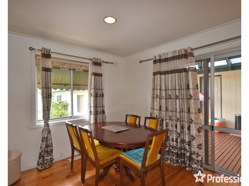 37 Blackburn Road, Mooroolbark VIC 3138