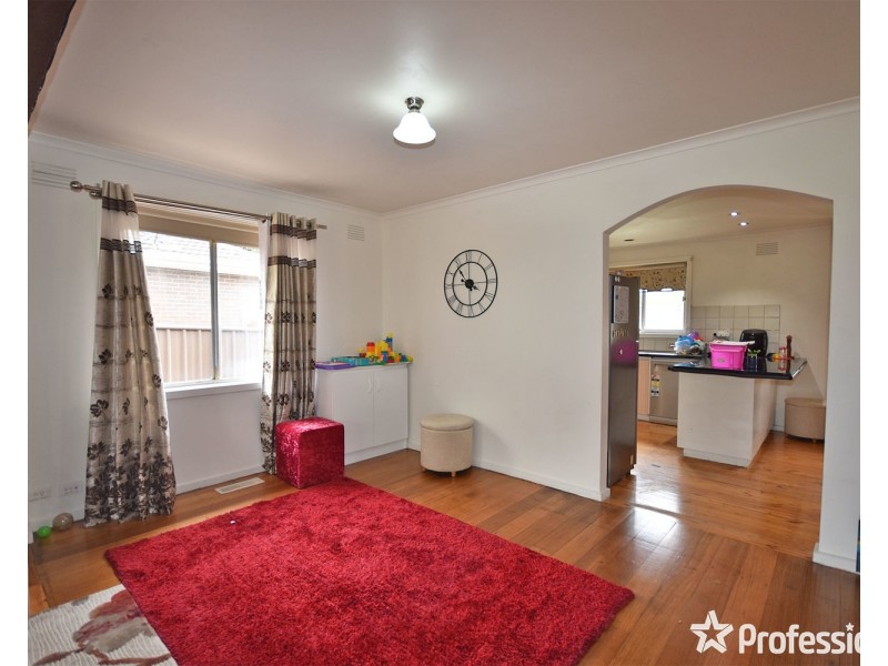 37 Blackburn Road, Mooroolbark VIC 3138