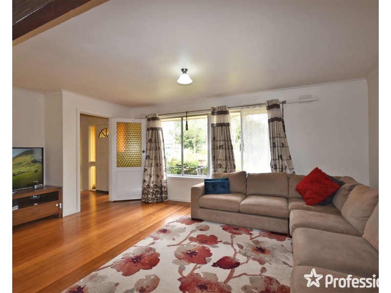 37 Blackburn Road, Mooroolbark VIC 3138