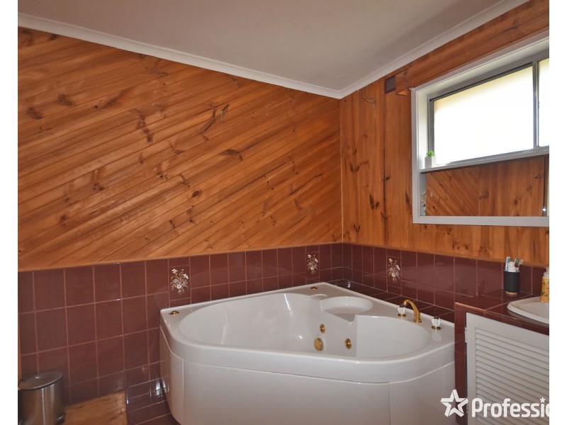 37 Blackburn Road, Mooroolbark VIC 3138