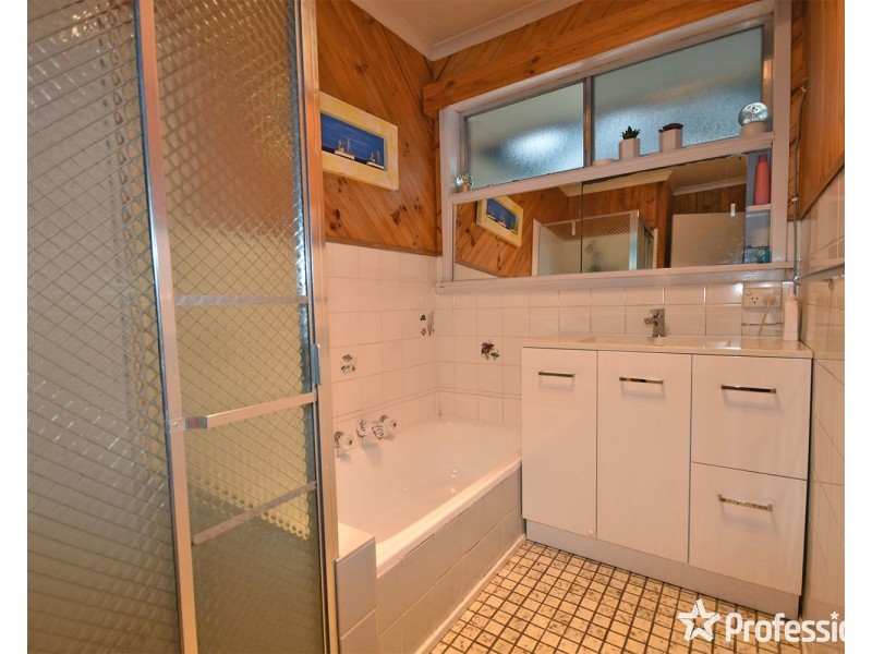 37 Blackburn Road, Mooroolbark VIC 3138