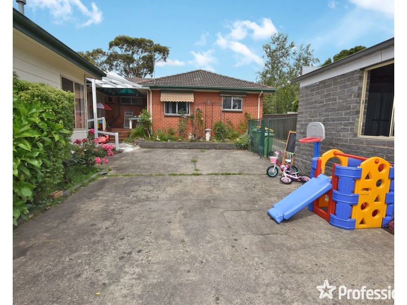 37 Blackburn Road, Mooroolbark VIC 3138