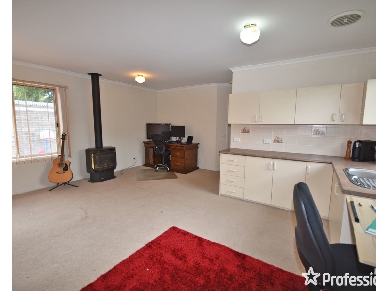 37 Blackburn Road, Mooroolbark VIC 3138