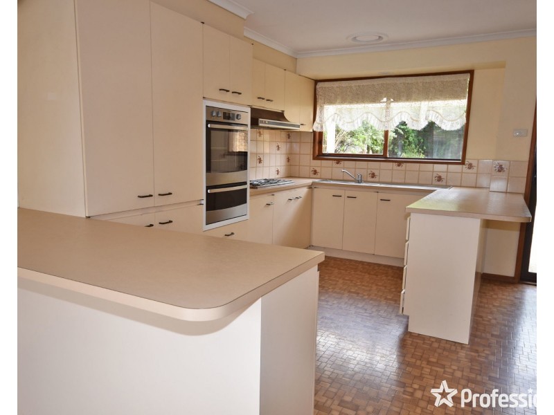 24 Lemongrove Crescent, Croydon Hills VIC 3136