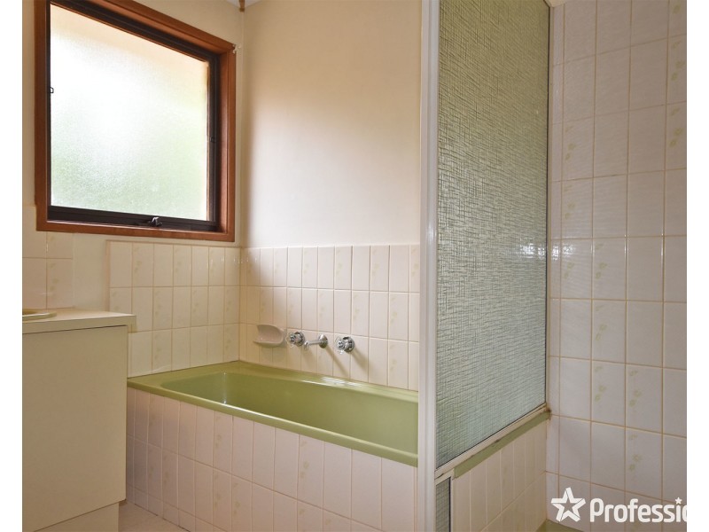 24 Lemongrove Crescent, Croydon Hills VIC 3136