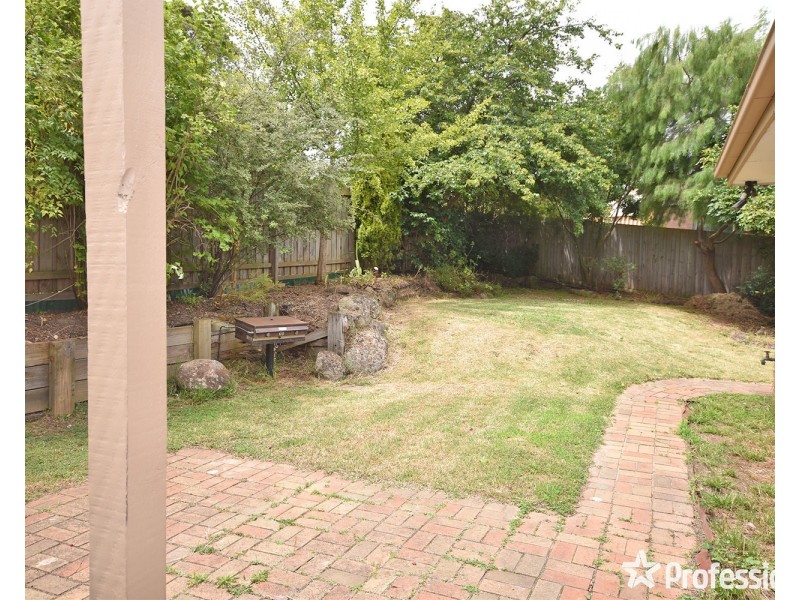 24 Lemongrove Crescent, Croydon Hills VIC 3136