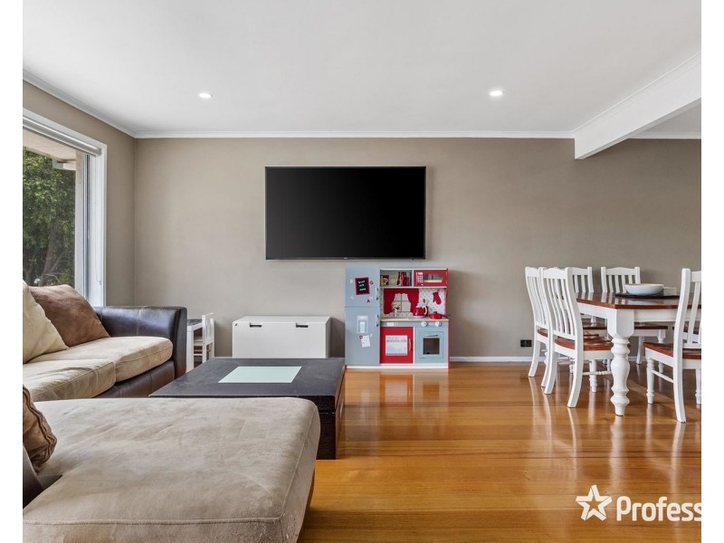 22a Greenslopes Drive, Mooroolbark VIC 3138