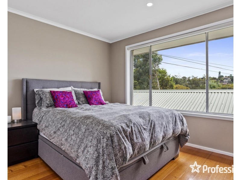22a Greenslopes Drive, Mooroolbark VIC 3138