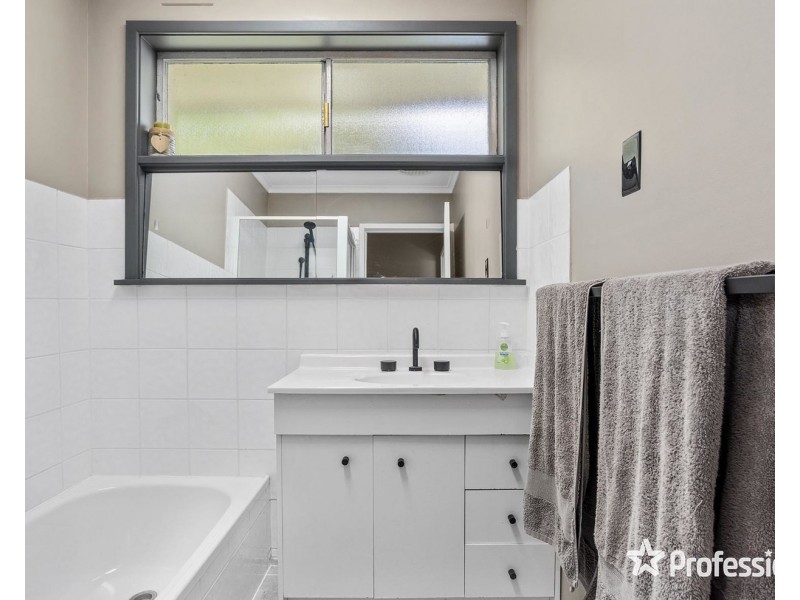 22a Greenslopes Drive, Mooroolbark VIC 3138