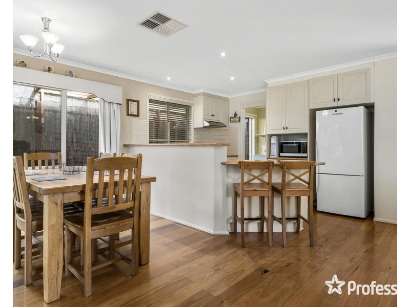 6 Chatswood Grove, Chirnside Park VIC 3116