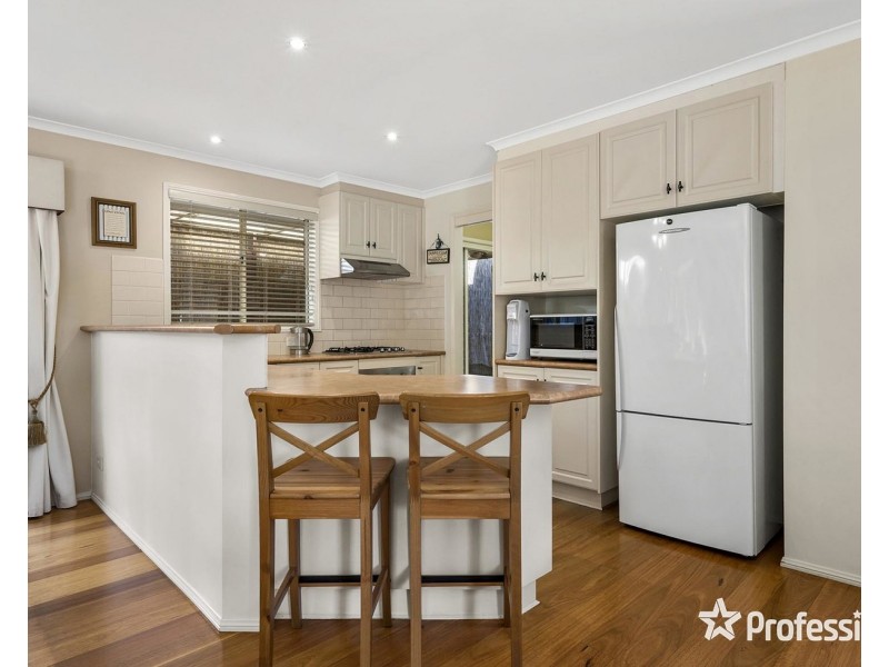 6 Chatswood Grove, Chirnside Park VIC 3116