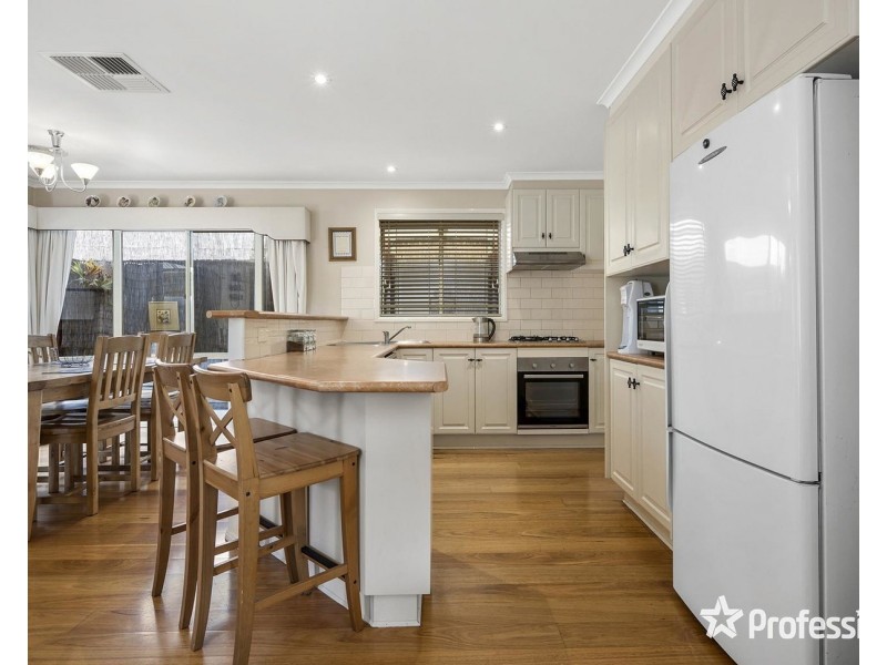 6 Chatswood Grove, Chirnside Park VIC 3116