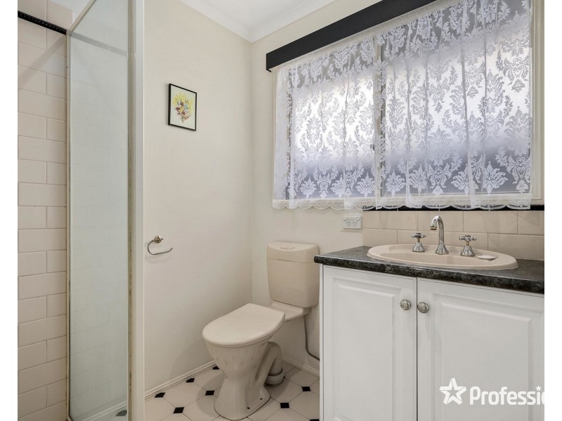 6 Chatswood Grove, Chirnside Park VIC 3116