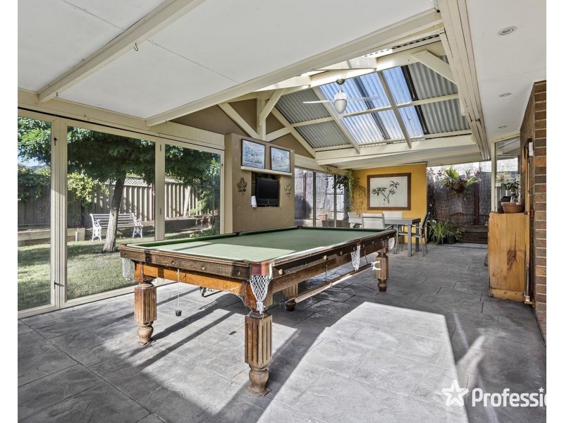 6 Chatswood Grove, Chirnside Park VIC 3116