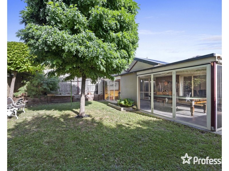 6 Chatswood Grove, Chirnside Park VIC 3116