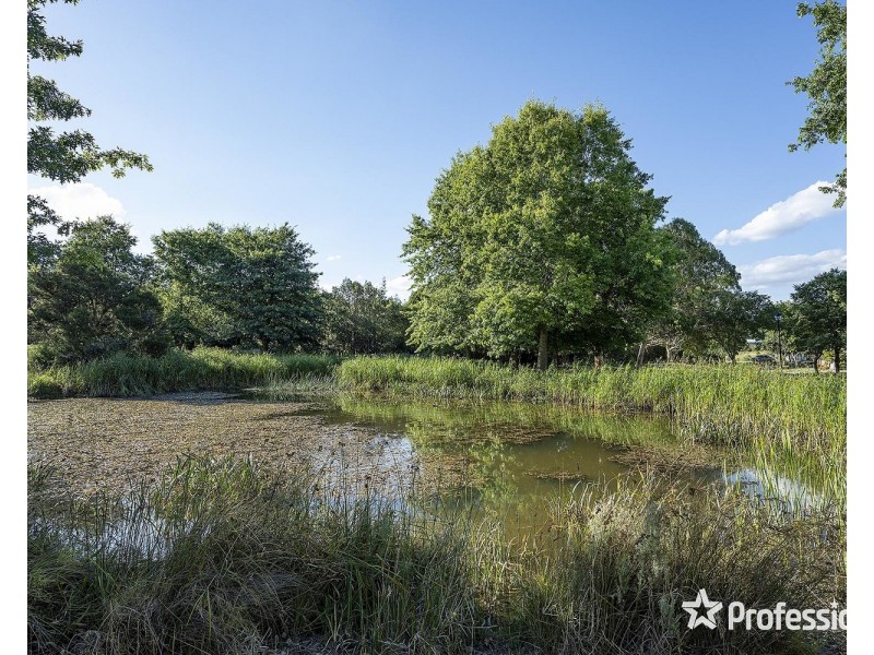 6 Chatswood Grove, Chirnside Park VIC 3116