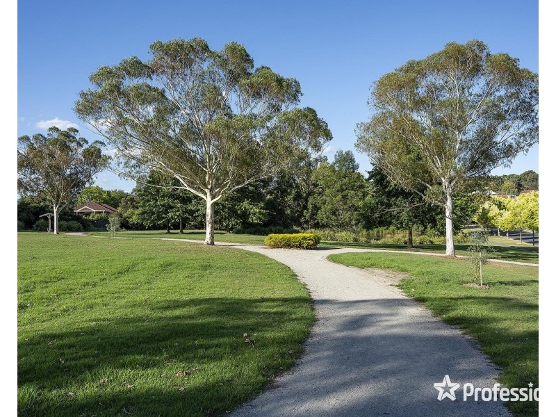 6 Chatswood Grove, Chirnside Park VIC 3116