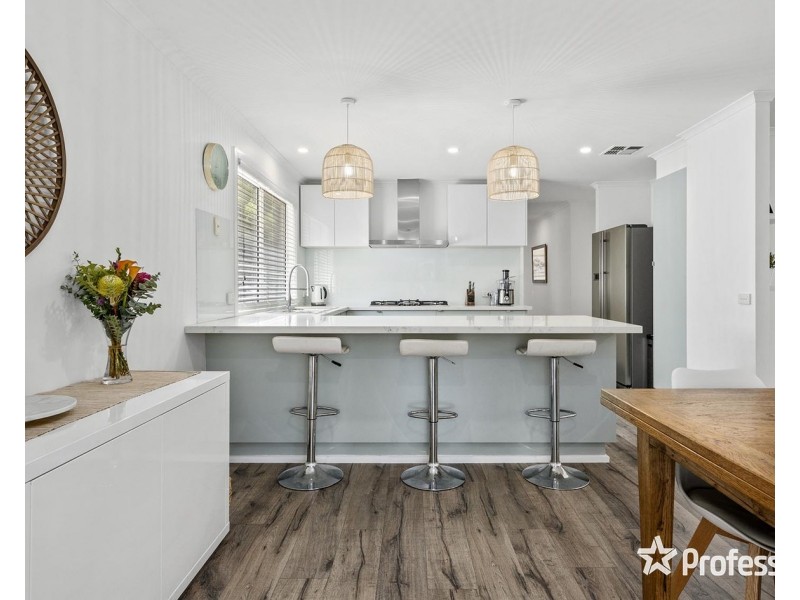 10 Charlwood Drive, Mooroolbark VIC 3138