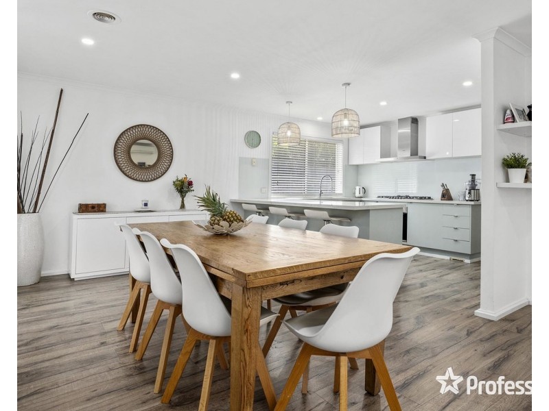 10 Charlwood Drive, Mooroolbark VIC 3138