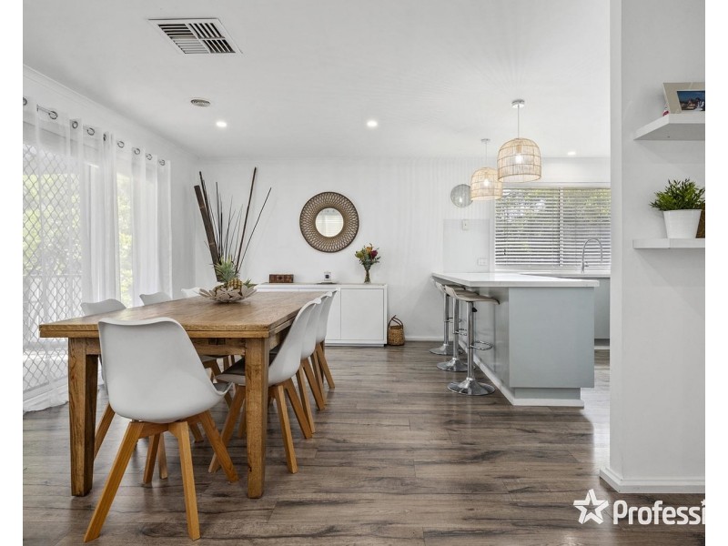 10 Charlwood Drive, Mooroolbark VIC 3138