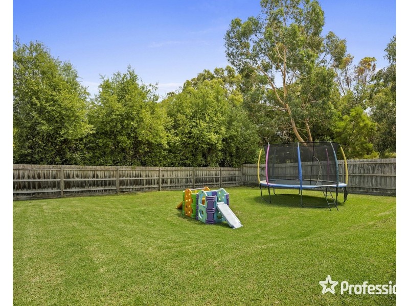 10 Charlwood Drive, Mooroolbark VIC 3138