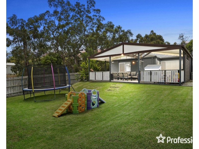 10 Charlwood Drive, Mooroolbark VIC 3138