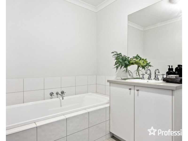 56 Evans Drive, Croydon VIC 3136